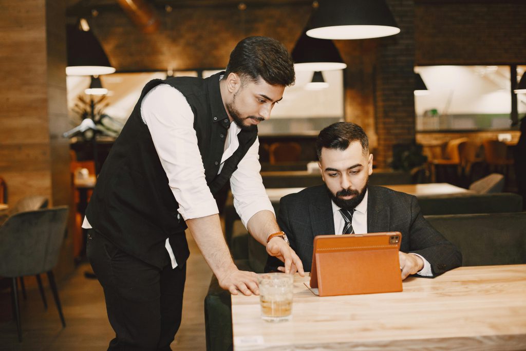 Digitalisierung in der Gastronomie_Gastro Mitarbeiter